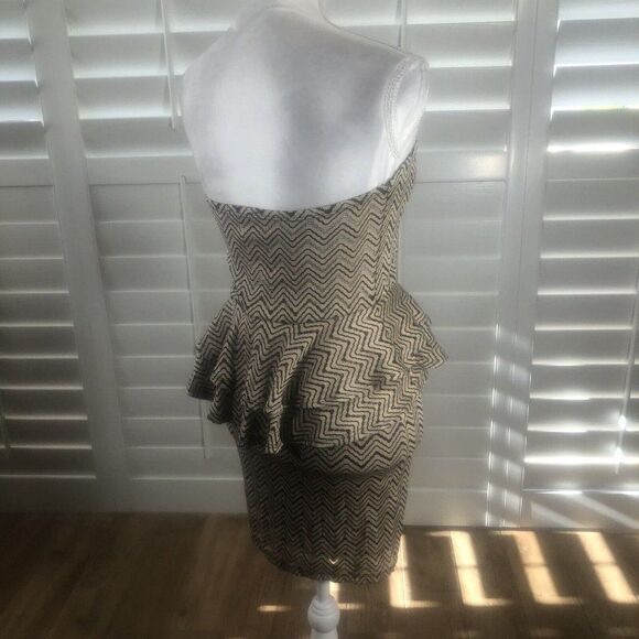 New A Gaci Strapless Stretch Sheath Mini Dress M Peplum Taupe Black Clubwear Hot - Picture 9 of 12